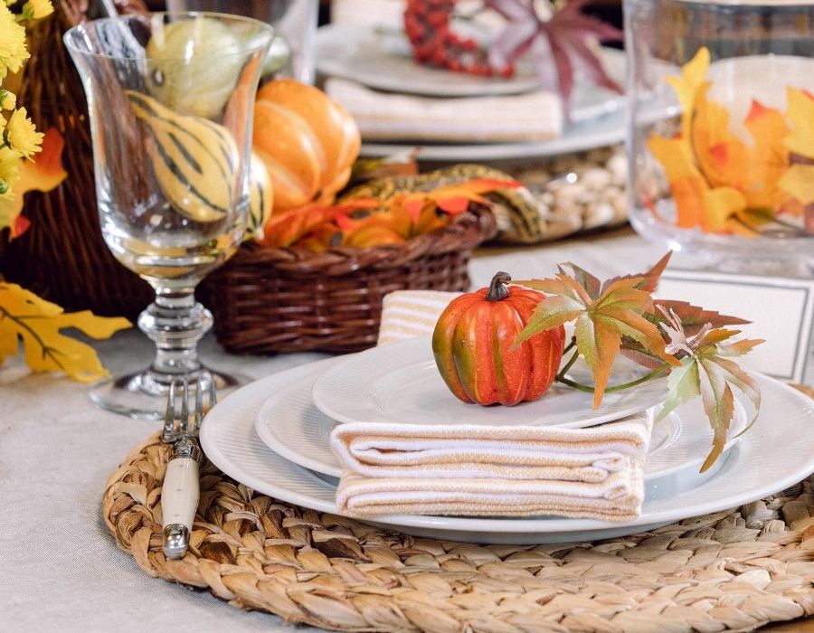 Beautiful fall table setting with autumn colors, candles, and seasonal harvest decor