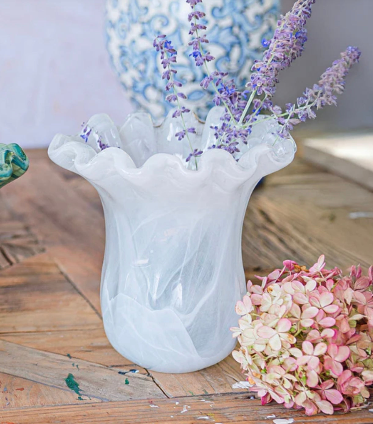 Vietri Onda Glass Tulip Vase - Small White Vase VIETRI
