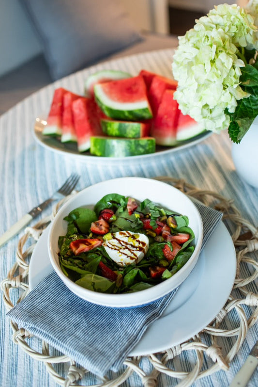 Fresh summer salad with strawberries and mixed greens, the must-try seasonal recipe