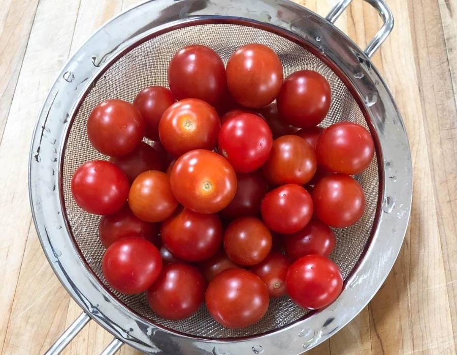 Sharp chef's knife slicing a ripe tomato, showing why the right knife matters