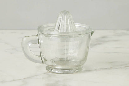 Bistro Glass Citrus Hand Press Juicer with Measuring Cup Kitchen Tools etúHOME