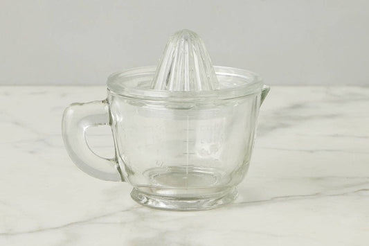Bistro Glass Citrus Hand Press Juicer with Measuring Cup Kitchen Tools etúHOME