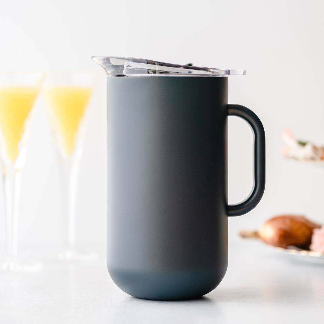 Vacuum-Insulated 2-Liter Pitcher in Caviar served