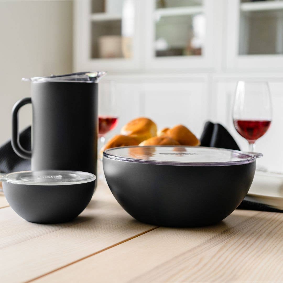 Vacuum-Insulated 2-Liter Pitcher in Caviar served